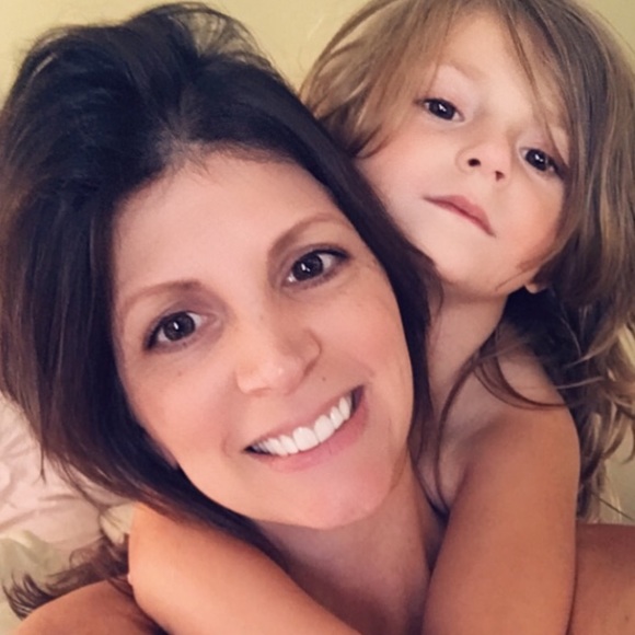 Meet your Posher, Lynn - Picture 2 of 2